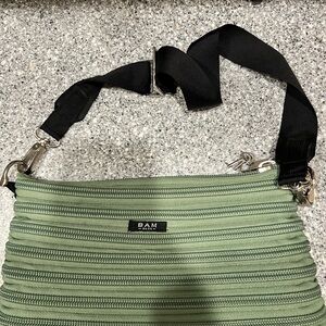 Green Zippered Bam Bag With Lock